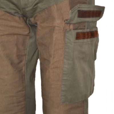 Pantalone caccia confezionato in cotone canvas antispina, con raddoppio del gambule in cotone antistrappo