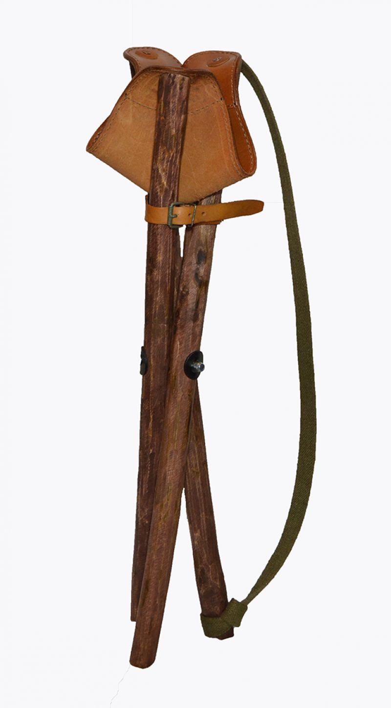 Seggiolino portatile in legno e vacchetta